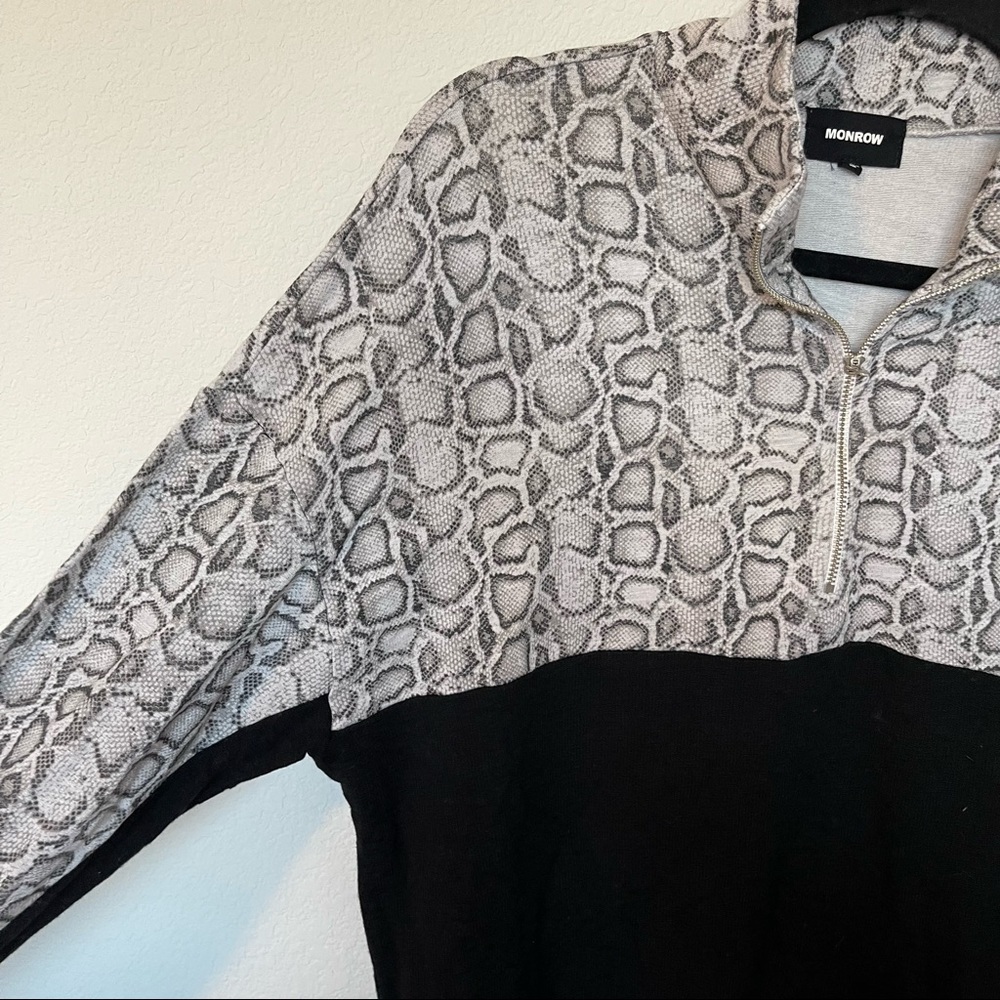 Monrow Supersoft Color Block Snake Print Pullover… - image 4
